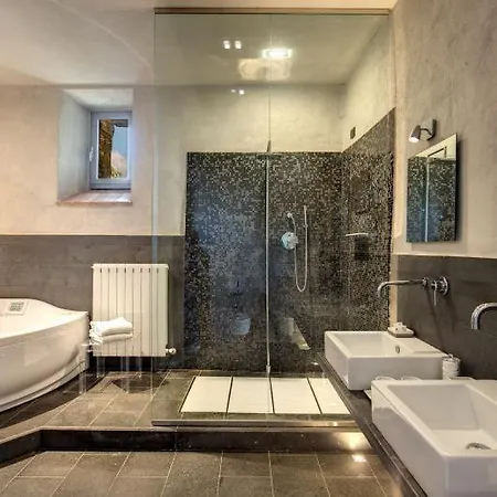 Sleeps 12 With Pool Air Con And Wifi וילה Frontignano